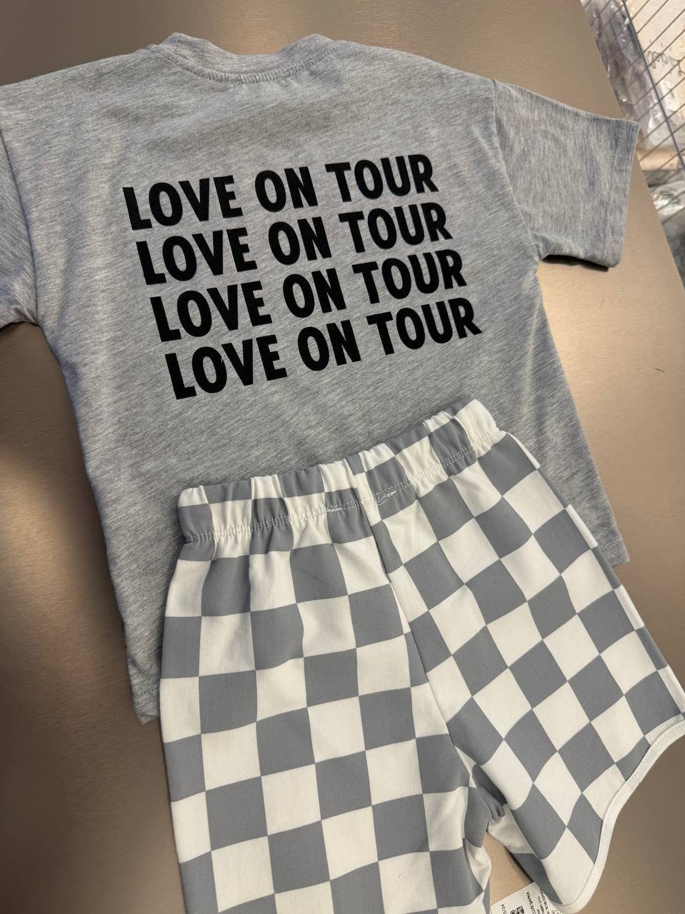 Love on Tour Set