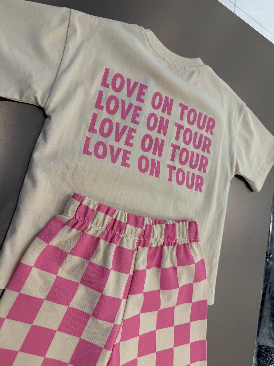 Love On Tour Set