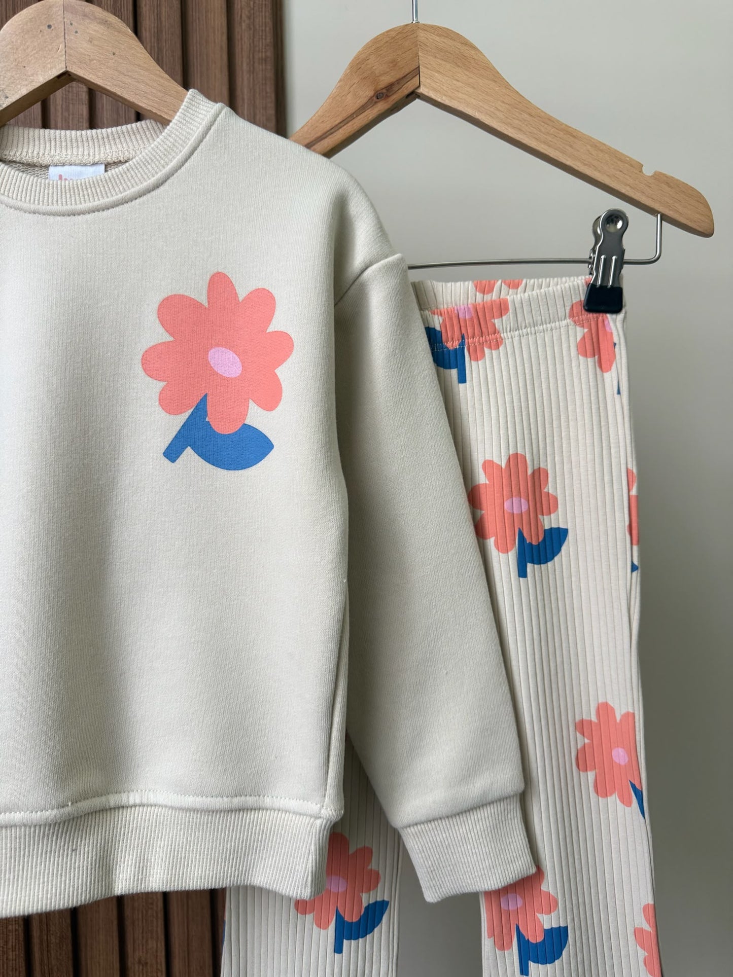 Beige Flowers Set