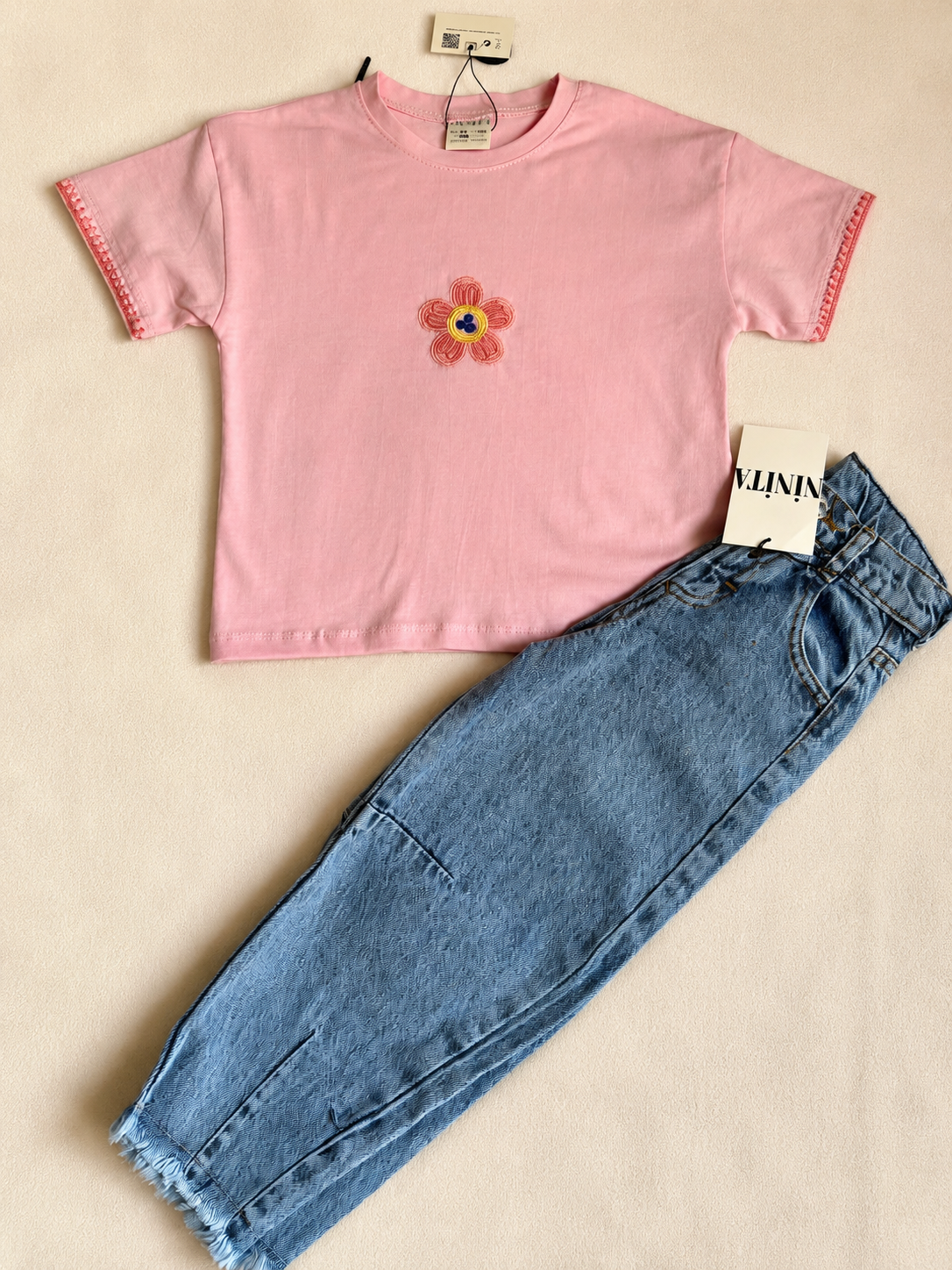 Pink Daisy Tee & Denim Mom Jeans Set