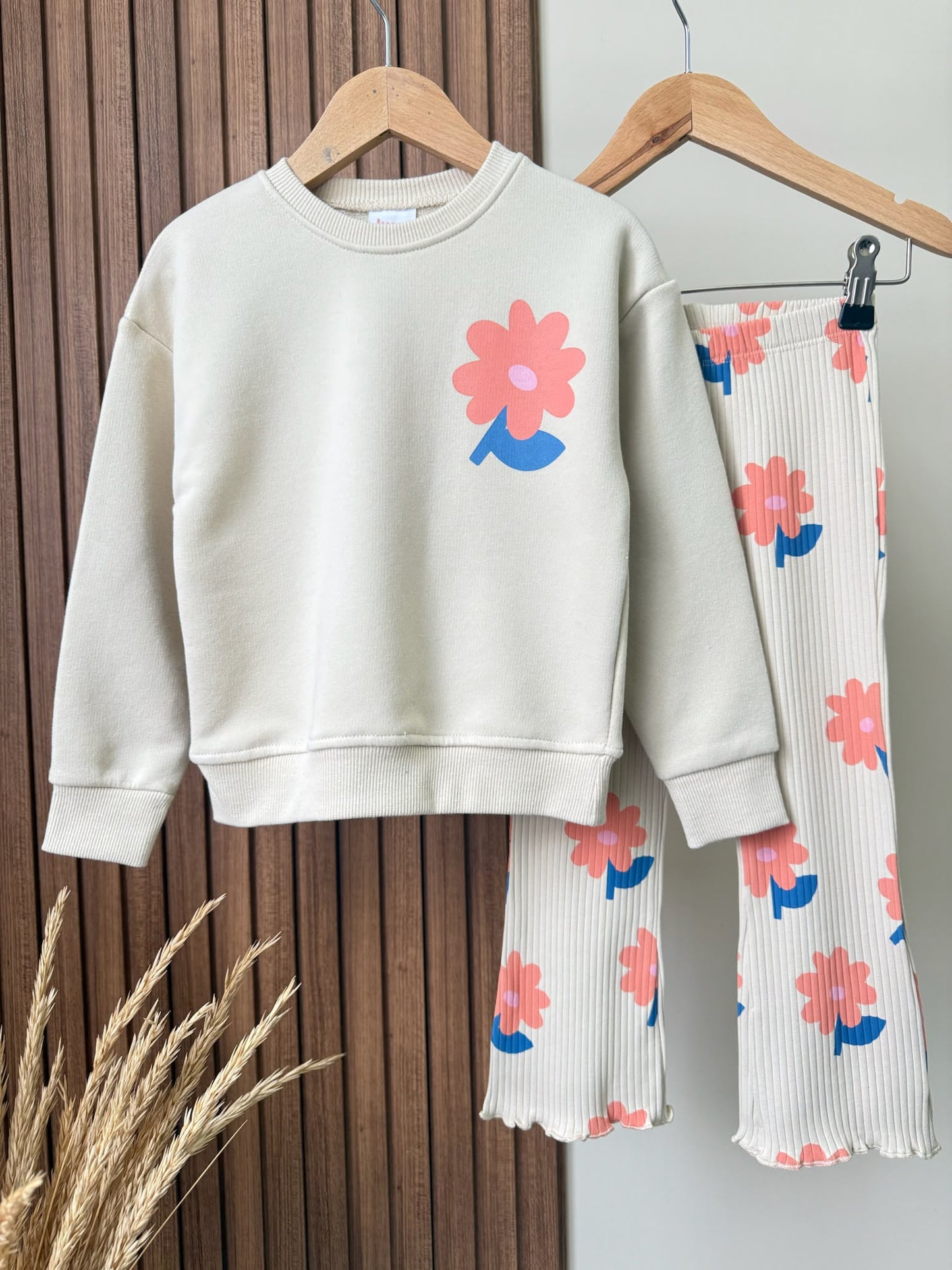 Beige Flowers Set